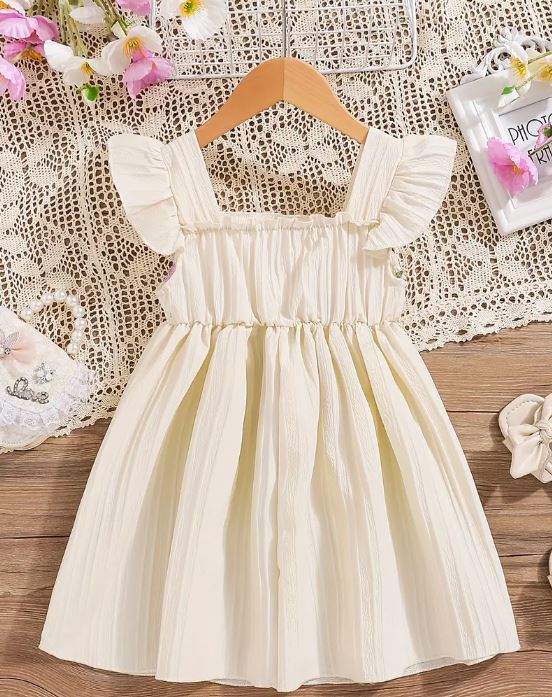 Vestido de mangas con volantes para niñas con delicado bordado floral.