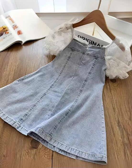 Vestido de línea A de mezclilla con encaje de burbujas de perla para niña, con detalles de mariposa